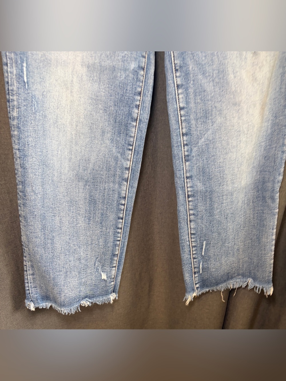 Risen Jeans distressed medium-washed denim pants with frayed raw hem size 13/31 - Picture 2 of 11
